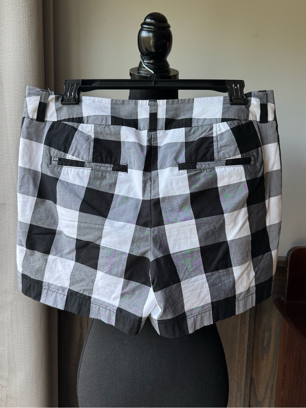 LOFT Black and White Buffalo Check Flat-Front Shorts 4” Sz 6 - Picture 2 of 6